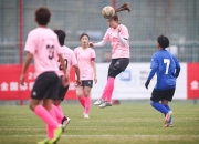 米兰体育网页-国际女子足球比赛中，中国队蓄势待发