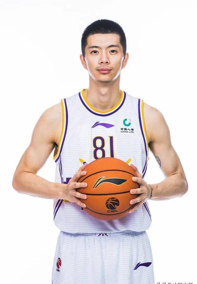 包含吉林队球员共同合作积极备战下一战的词条