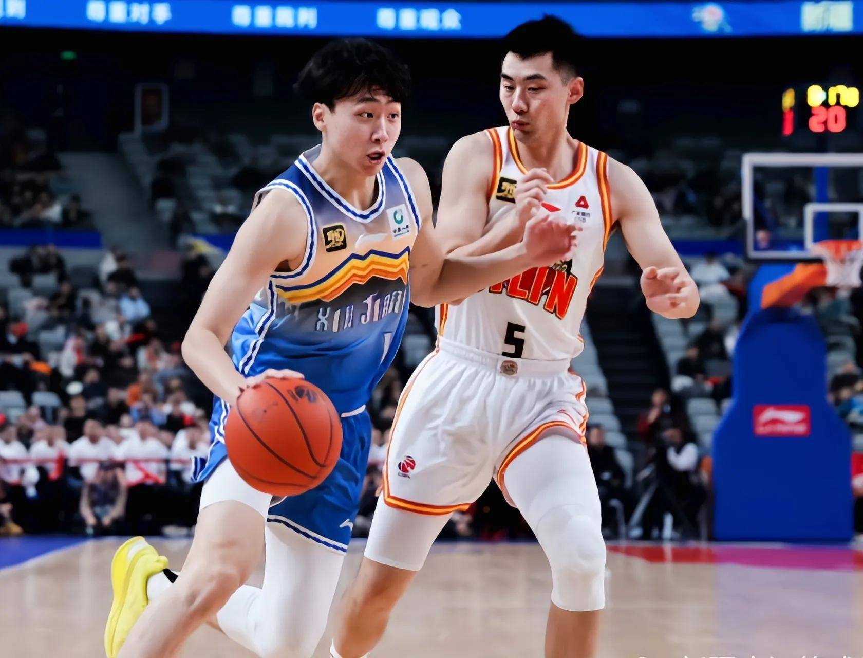 包含吉林队球员共同合作积极备战下一战的词条