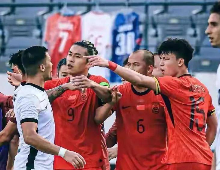 10险胜！国足东亚杯击败中国香港队，全场数据暴露结构隐患！