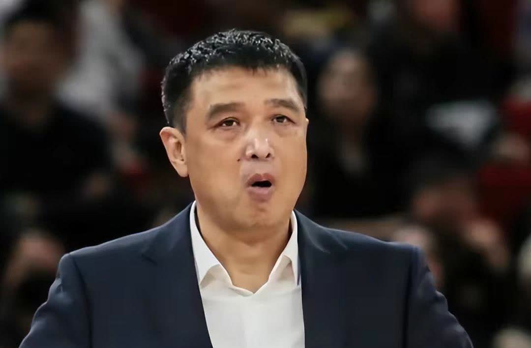 闵鹿蕾因个人原因辞职聘请张庆鹏担任主教练
