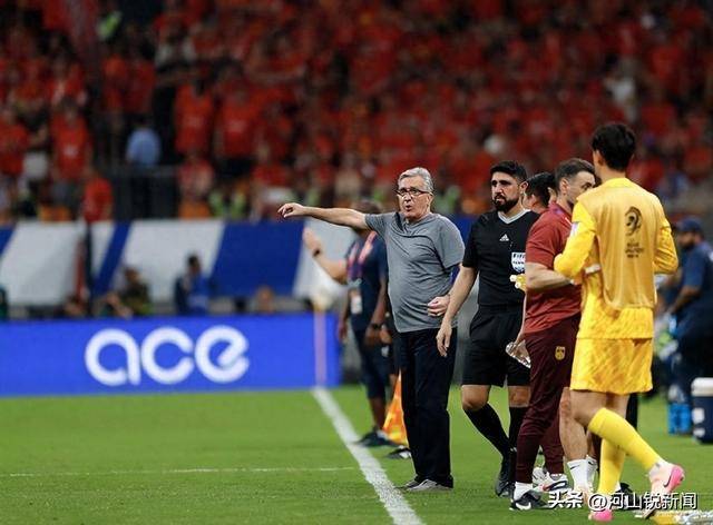 吵错了！国足输3球香港输2球，教练点破：目标不同谈何强弱