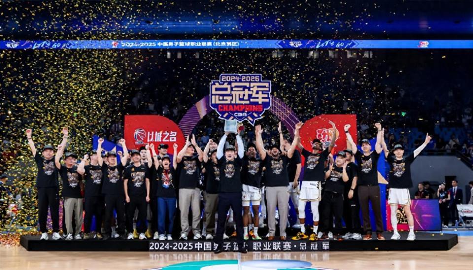 广厦主场大捷，球员士气高昂备战冠军