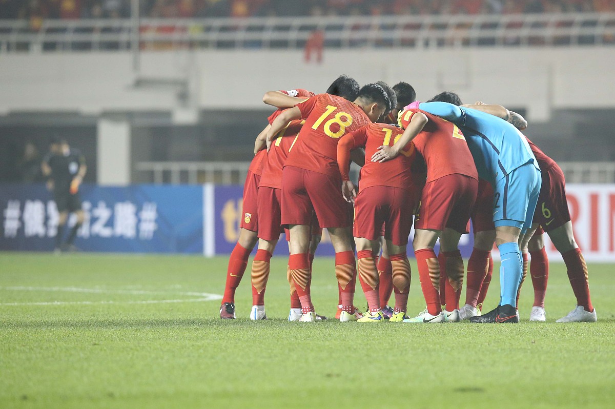 争夺胜利，国内足球比赛场面火爆的简单介绍